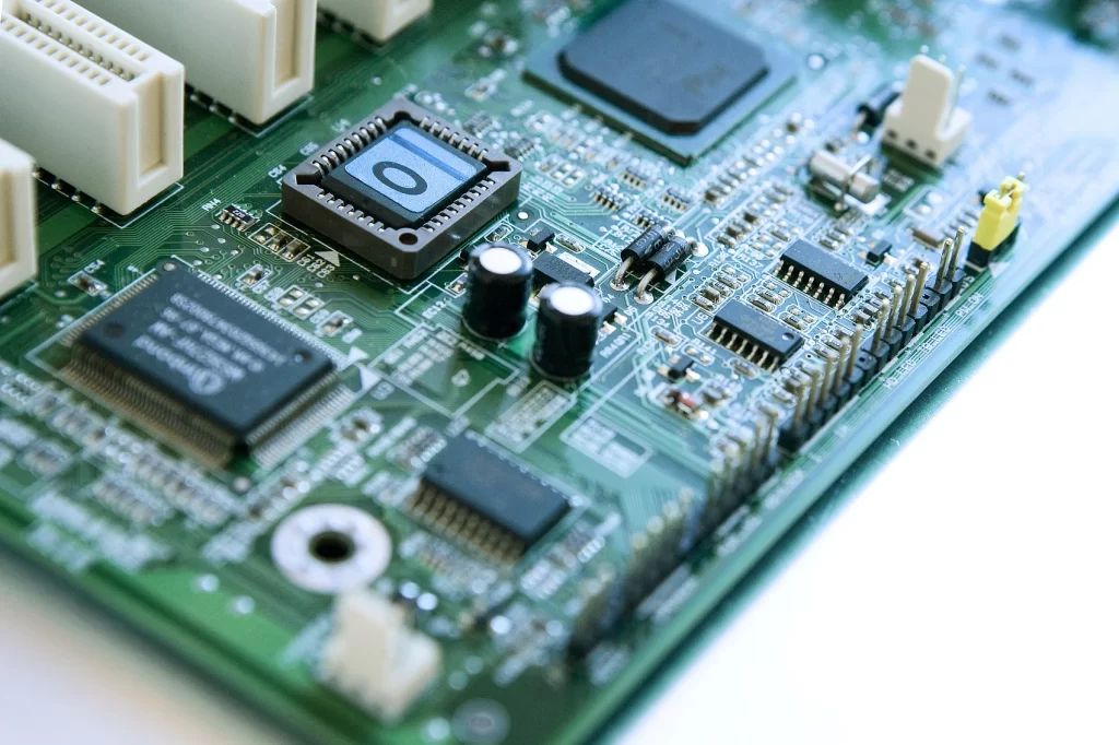 A conceptual image showing the integration of artificial intelligence (AI) and machine learning with traditional electronic design automation (EDA) tools and manufacturing equipment, optimizing the PCB development lifecycle.