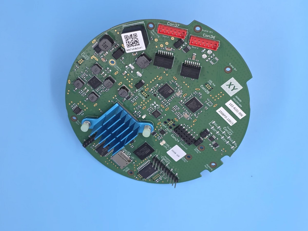 Xilinx Zynq-7000 XC7Z030-1FBG484C FPGA mounted on 8-layer PCB with impedance control